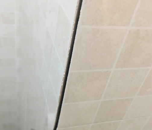 索县瓷砖空鼓维修公司分享阳台瓷砖脱落的修复过程可以分为以下几个步骤