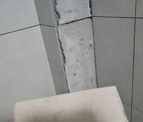 索县瓷砖空鼓维修公司分享下厨房瓷砖脱落的补救措施。